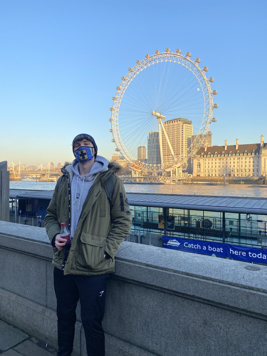 Last little break before the leagues 3 grind begins! Shoutout to Jagex for the face mask 😄