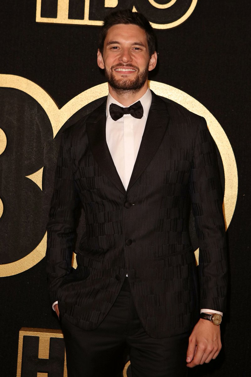 ali_darkling's tweet photo. Бен в костюме, потом всё остальное..
#твоимужики #benbarnes https://t.co/nJKe7oapwk