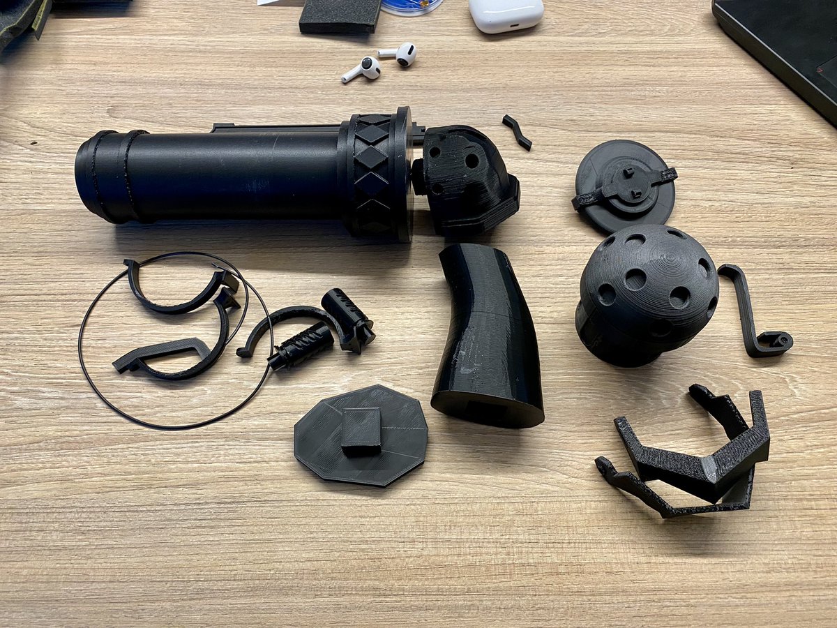 nayratravels's tweet image. - Дорогой, я схожу в магаз, мне надо забрать мою бомбу и пистолет.

#arcane #jinx #zapzap