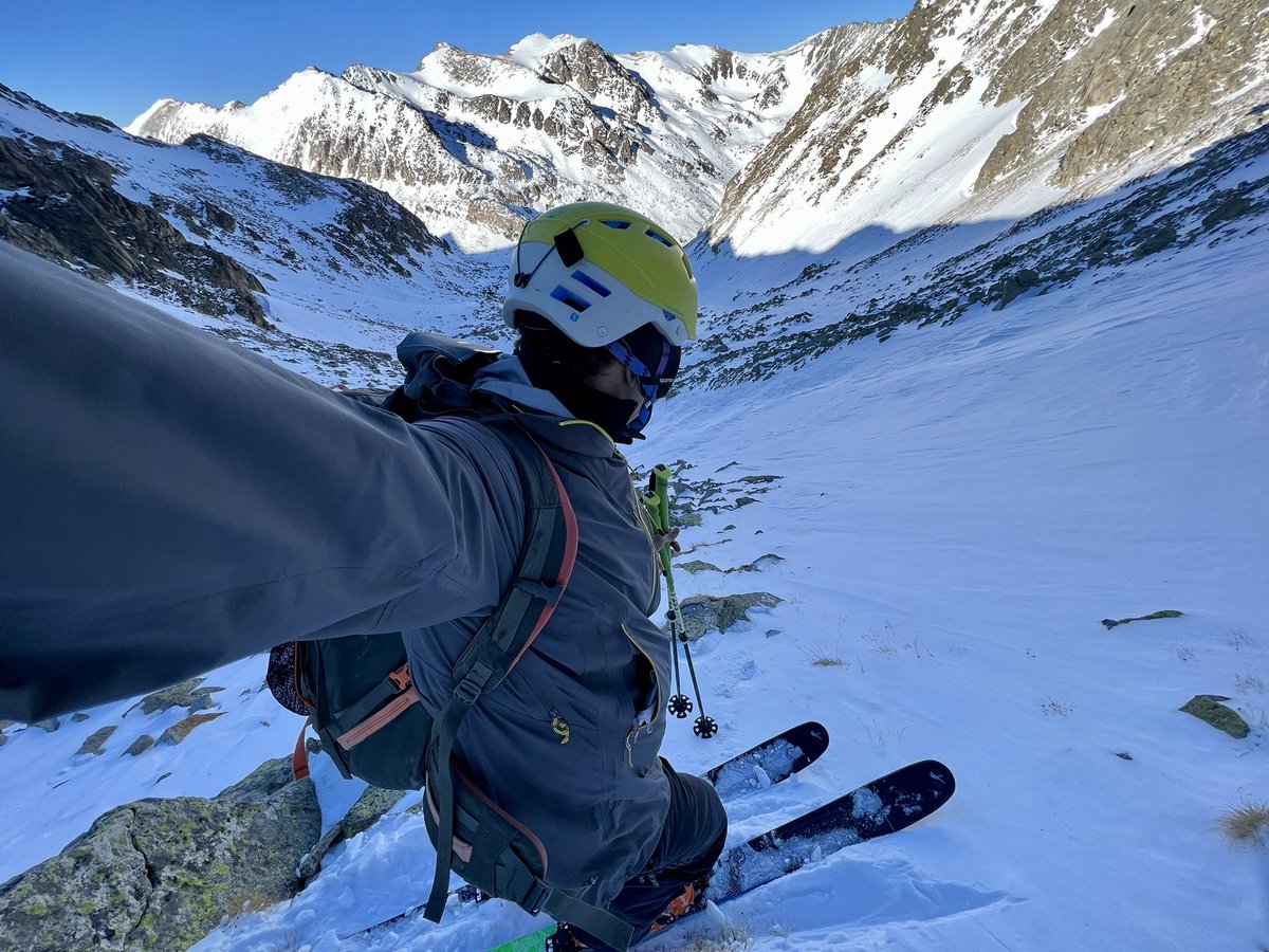 Puigpedrós 2.915m i Puig Farinós 2.572m en travessa llarga i solitària des de Guils a Porta, 21,5km, +1.100/-1.500m 

Ambient ‘aconcagüic’ i regelat a sud, delicat en descens a Portella de Meranges, i polssim del bo a Camcardós. He fet gana! ❄️⛷🌞
#esquídemuntanya <a href="/cegesqui/">cegesqui</a>
