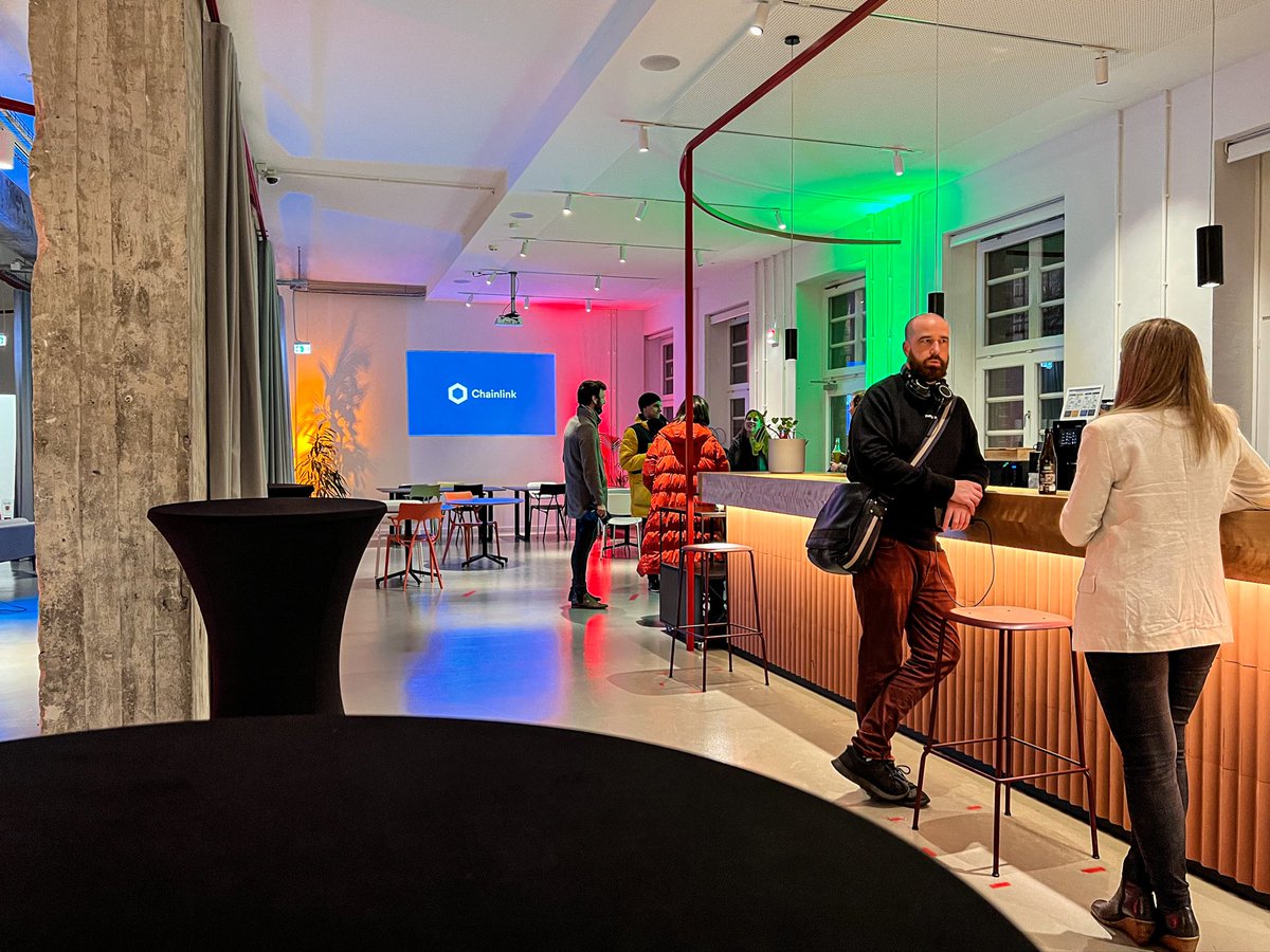 sojoypokkamol's tweet photo. At the Chainlink Berlin meetup#1 last Friday night.💙 The event was an incredible success and amazing event, with positive vibes and good energy. Thank you and see you all again soon! 
#chainlinkberlin
#chainlinkcommunity https://t.co/V0L6Swa0Ks