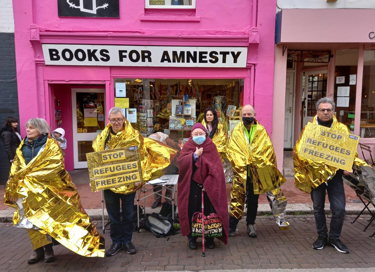 BrightonSanct's tweet photo. We joined @AmnestyBrighton to stand in solidarity with the refugees stuck at the EU’s Eastern border and added our voices to thousands across Europe calling on Poland and the EU to #StopRefugeesFreezing https://t.co/4svKNbsv78