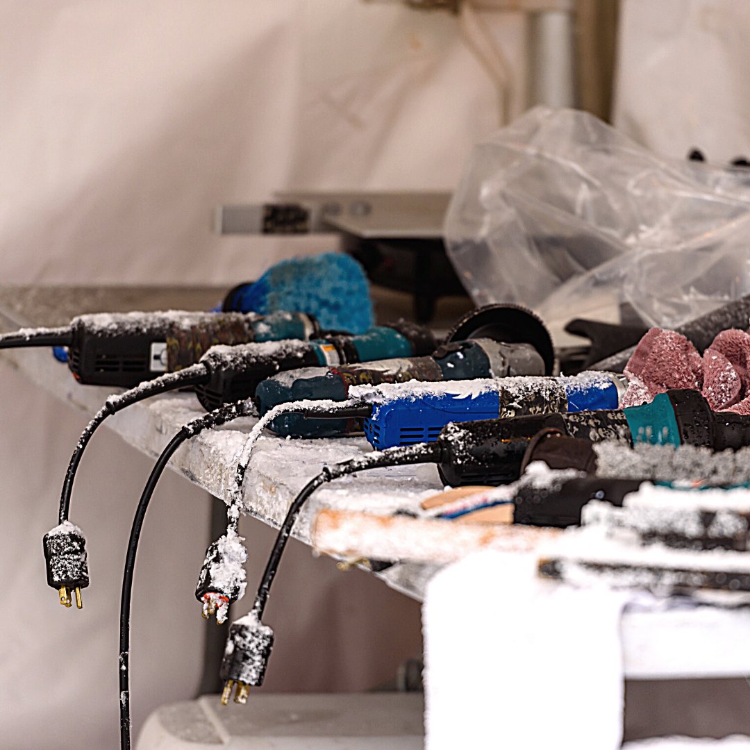 WaterfrontPB's tweet photo. Many tools are used in the creation of an ice sculpture, but none as important as the block of ice itself! Observe the pros Sat. 01/22 at Harbor Point's Ice Festival.๐ง #baltimore #waterfrontfun @HarborPointMD https://t.co/2rO6Jk8YEN