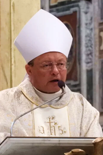 Pytajniki's tweet photo. – Jeśli nie potrafimy spotkać się z ludźmi, którzy są wykluczeni, chorzy i są ciężkimi grzesznikami, to nie ma sensu spotykanie się z papieżem (...), bo wtedy całą nadzieję opieramy na tym, co jest całkowicie zewnętrzne – mówił abp #Ryś w #Watykan ⤵️😇https://t.co/UGFzWNSYuB https://t.co/xLvC18XlCW