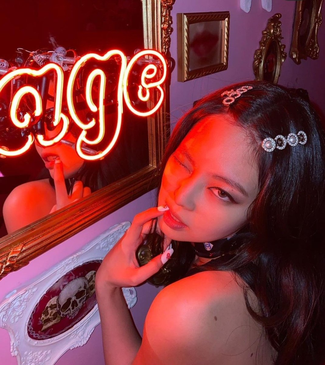 _jenrubykim's tweet photo. HAPPY BIRTHDAY J! 💋 https://t.co/iHhpQW3IL2