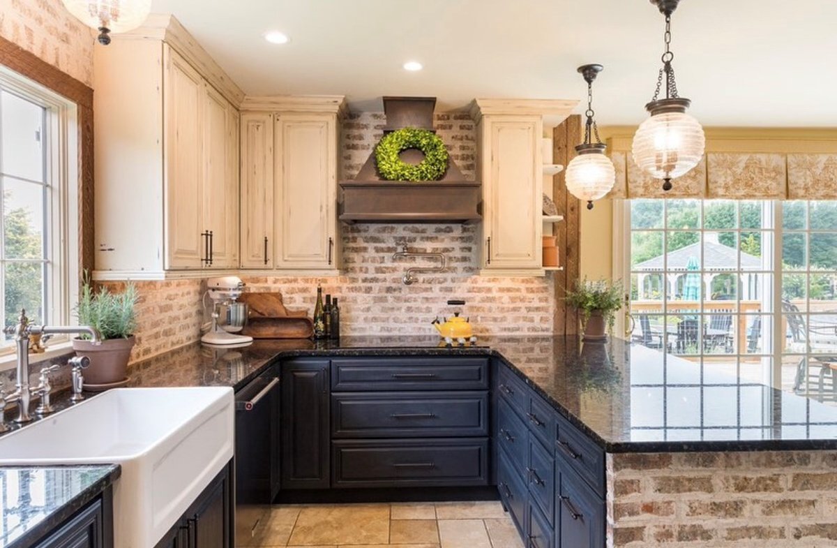 BrickIndustry's tweet photo. Welcome to the weekend! What's cookin??⁠
⁠
🧱: @glengerybrick Nob Hill Thin Brick⁠
📷: @athomecustominteriors⁠ - Teresa T.
⁠
⁠
#BrickBackSplash #BrickWall #BrickDesign #Remodel https://t.co/EHI8EWMfvm