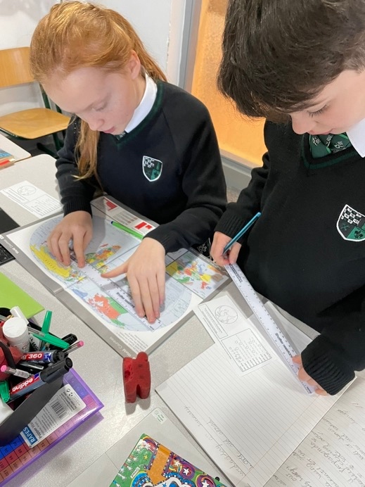 MyddeltonColl's tweet image. Earlier this week, Upper Prep have been exploring Earth Science. Learning about longitude and latitude🌍

#earthscience #upperprep #myddeltoncollege #myddeltoncollegepreparatoryschool