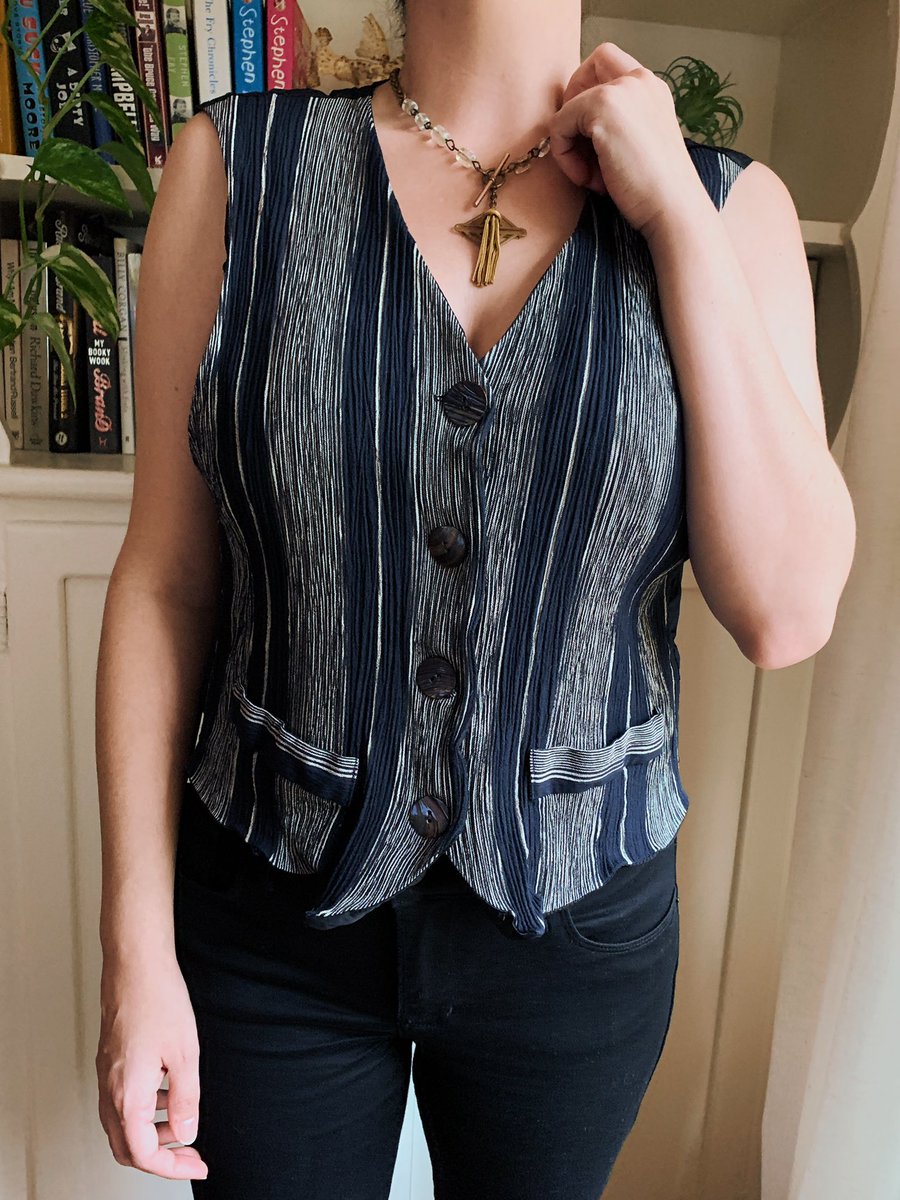TheNeonCart's tweet photo. If you don’t want to wear a White Stripes band tee, wear this vest to show your support ever so subtly. Like it’s so so subtle.✌🏼 Now available on https://t.co/Ed0trKbVpn!
•
#neoncart #vintagevest #stripes https://t.co/5rDNUUNA6F