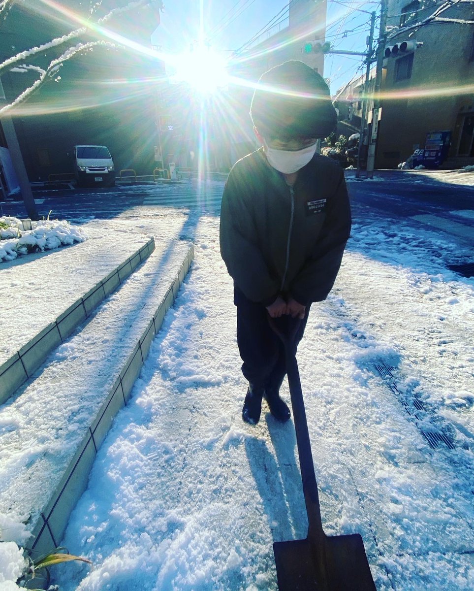 kululi19141's tweet photo. 氷と戦うよ

#バランス
#雪かき
#令和の海賊はナゼ街のゴミを拾うのか
#漁師は山に木を植える
#板橋駅のミッちゃん
#令和海賊
#ゴミ拾い
#いたばし想いを伝える縁結火 https://t.co/UEPp4i7uPu