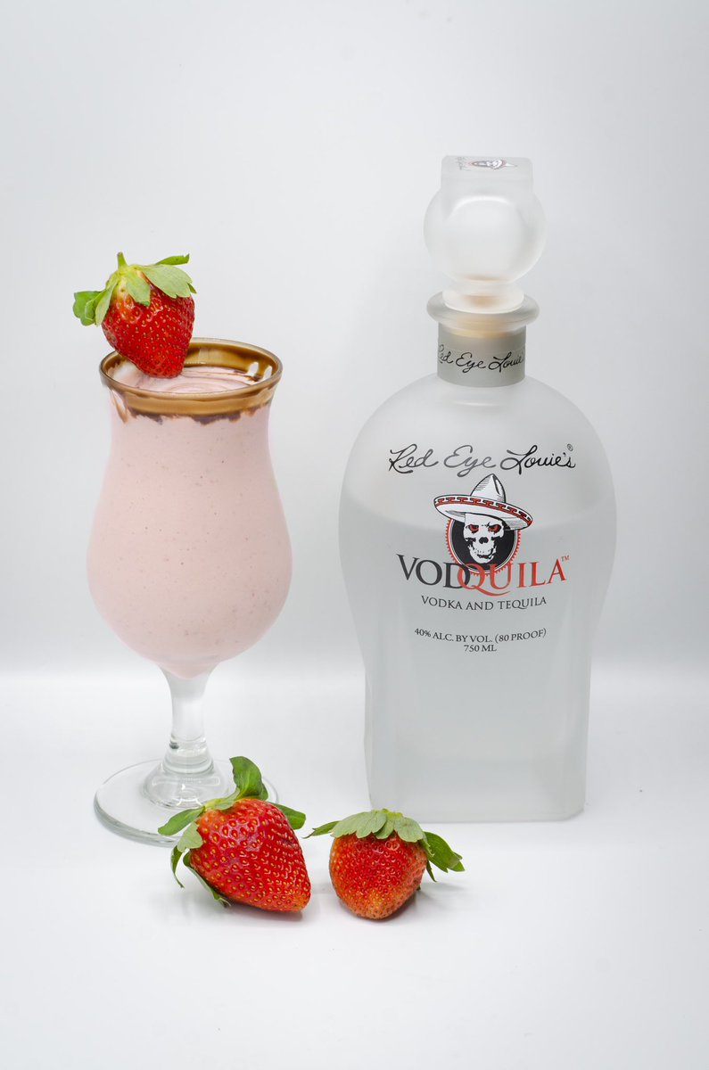 redeyelouies's tweet photo. Today is National Strawberry Ice Cream Day! And what better way to celebrate than with this fun drink idea:
The Frozen Strawberry
#vodka #tequila #strawberry #icecream #chocolate #cokctails https://t.co/txUArTjB5F