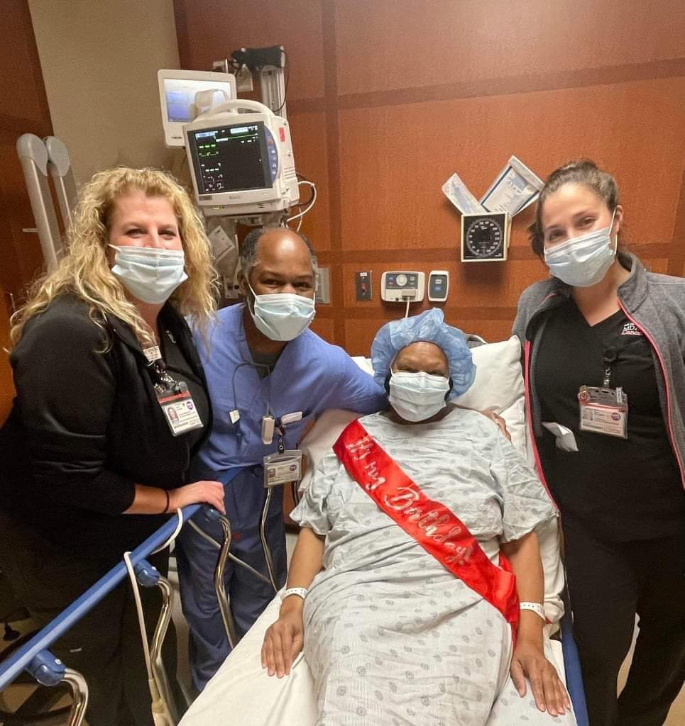 FlightAngel2003's tweet image. Having cancer surgery on J13 wasn't going to stop me from honoring the 22 in 2022.  They weren't ready when I showed up to the OR inpatient wing in nalia shouting...Where my Deltas at?
J13 is also my birthday!  
Born to be DST!
#DST109
#DST1913 
#DSTFoundersDay
#LivingOurLegacy