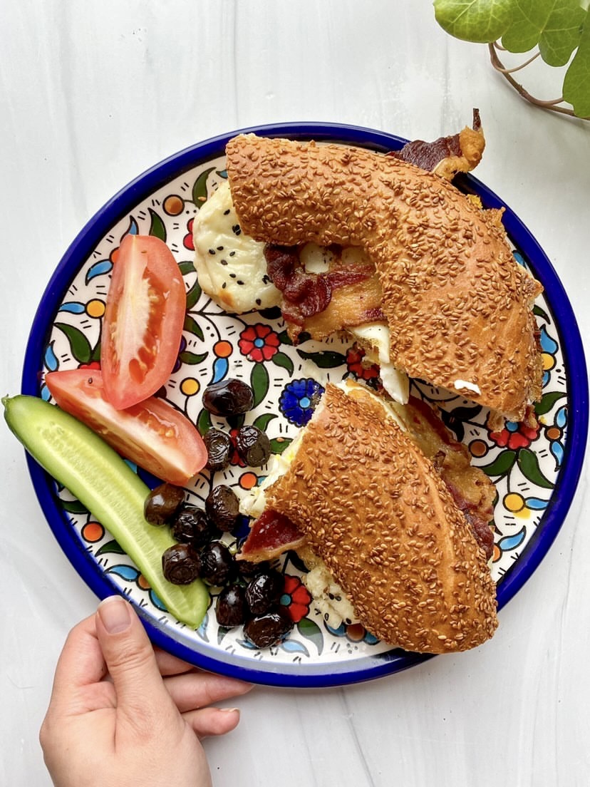 AlSafaFoods's tweet photo. Happy #NationalBagelDay 🥯 A Mediterranean twist on a classic egg & cheese breakfast sandwich!! Al Safa’s Hickory Smoked Breakfast Beef Strips was a satisfying crispy addition on this cheesy and toasty Jerusalem Bagel!! #alsafafoods #halal #bagel #breakfastbeef #beefbacon #bacon https://t.co/pTaKBEhUXh