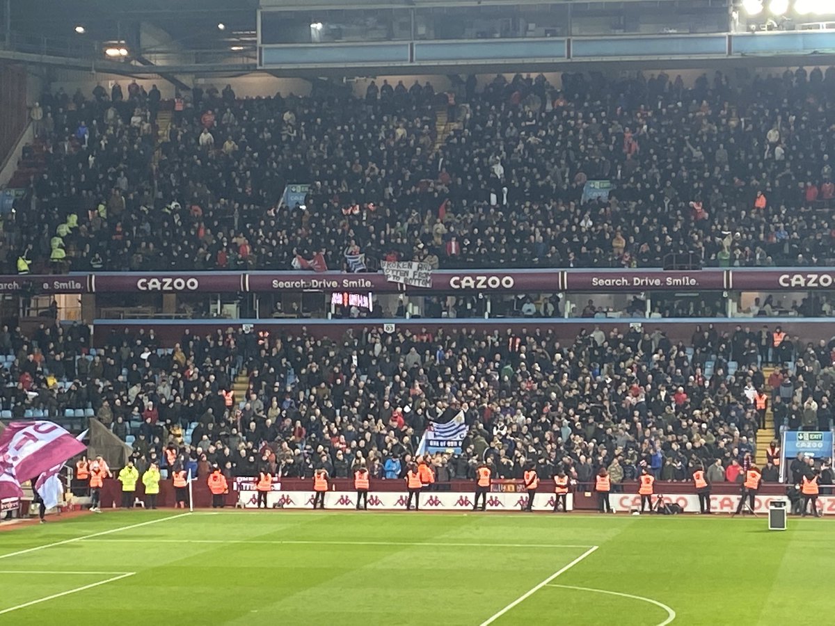 Banner in #mufc end says ‘Broken and rotten from top to bottom’