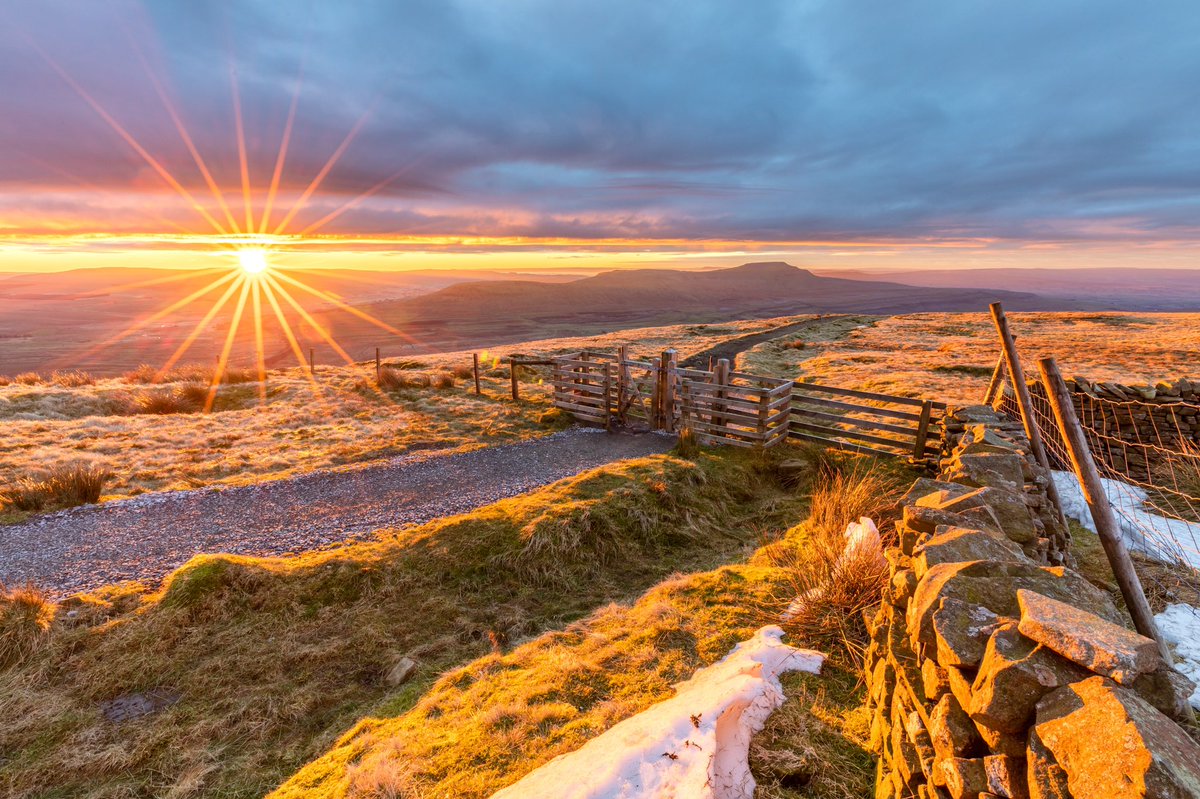 andrewnward's tweet photo. Looking across to Ingleborough from Whernside as the sun cracked the horizon this morning  #YorkshireDales @JonMitchellITV @yorkshire_dales https://t.co/FFXnE2IPQa