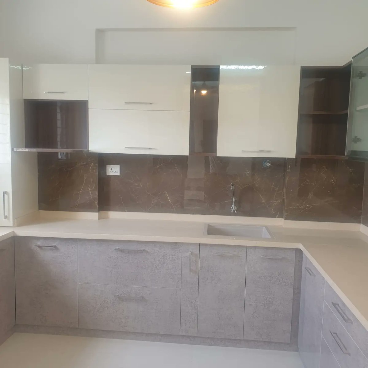 concepteriors's tweet photo. A completed kitchen. 
#cot #storagecot #storagebed 
#studytable #livingroom #diningroomdecor #tvunit #tvcabinet #kitchendesign #modularfurniture #modularkitchen #modularshutters #interiors #interiordesign #falseceiling #homeinteriors #livingroom #bedroomdesign  #modularkitchen https://t.co/udm4mnqYCv
