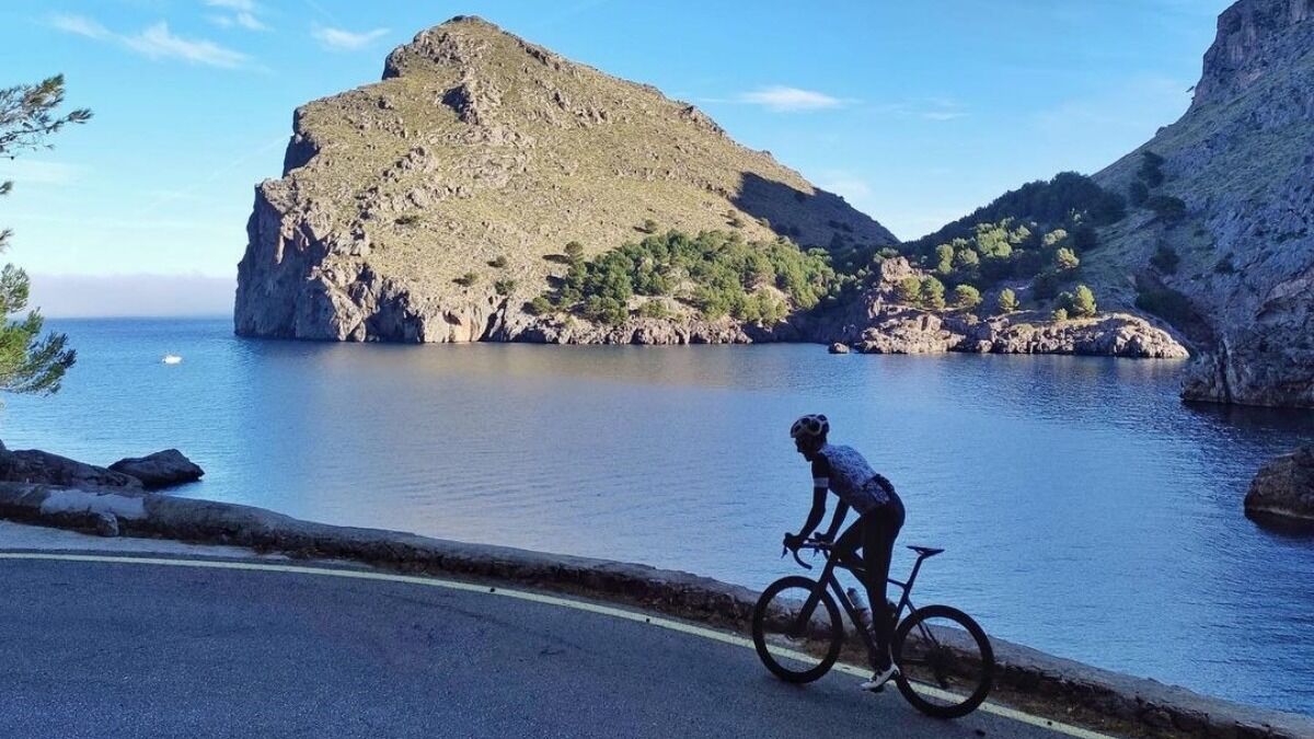CyclingLocation's tweet image. “Nature loves bicycle because no harm to nature comes from the bicycle!” 🏞- Mehmet Murat İldan.
🗺️ Sa Calobra, Mallorca 
via @alecsun
#cyclingphotography