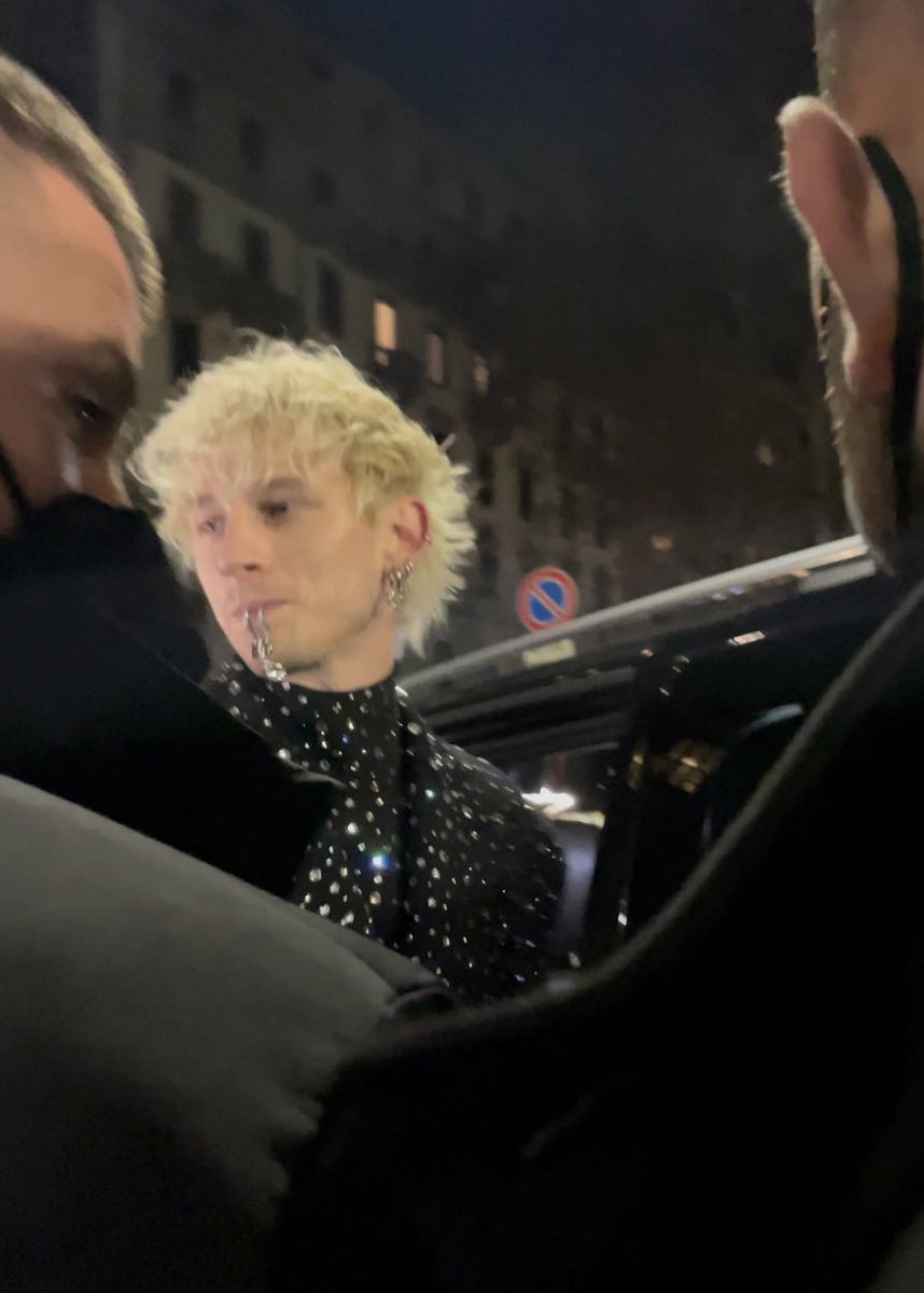 LPhybridtheory's tweet image. Still can’t believe I saw Kells today 🥺 Italy loves you!!! 🇮🇹🖤 @machinegunkelly