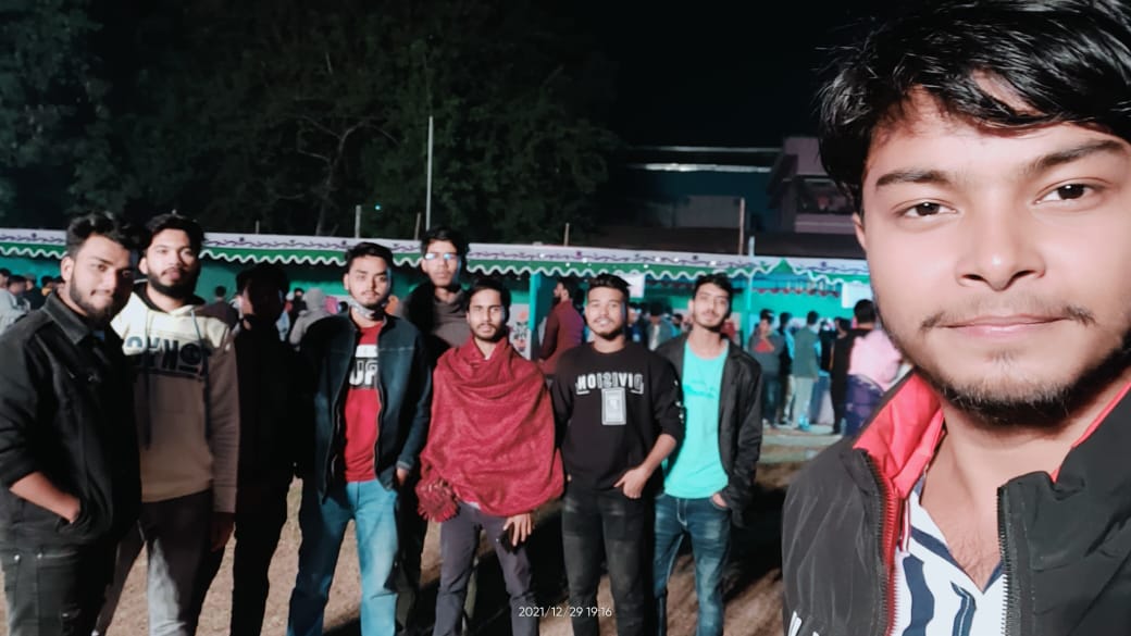 avoidewan's tweet image. Its Concert Time Everyone 🤘
Chirkut,avaash,kuddus boyati at night