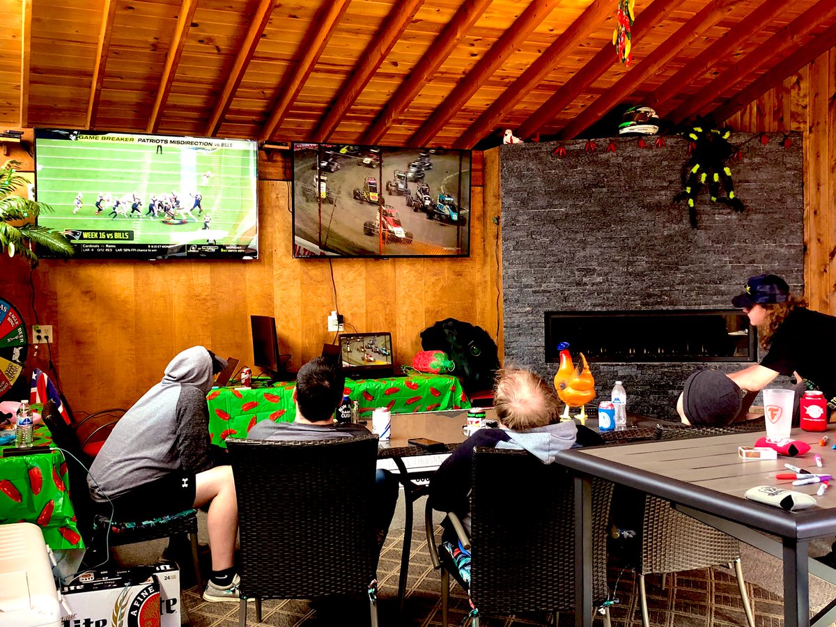 Update from the #Dusick800. 392 beers consumed. We’re in for a day of day-drinking in Crawfordsville, IN 

#TweetYourFloSeat 

BeerForCharity.com | #ItsForTheKids