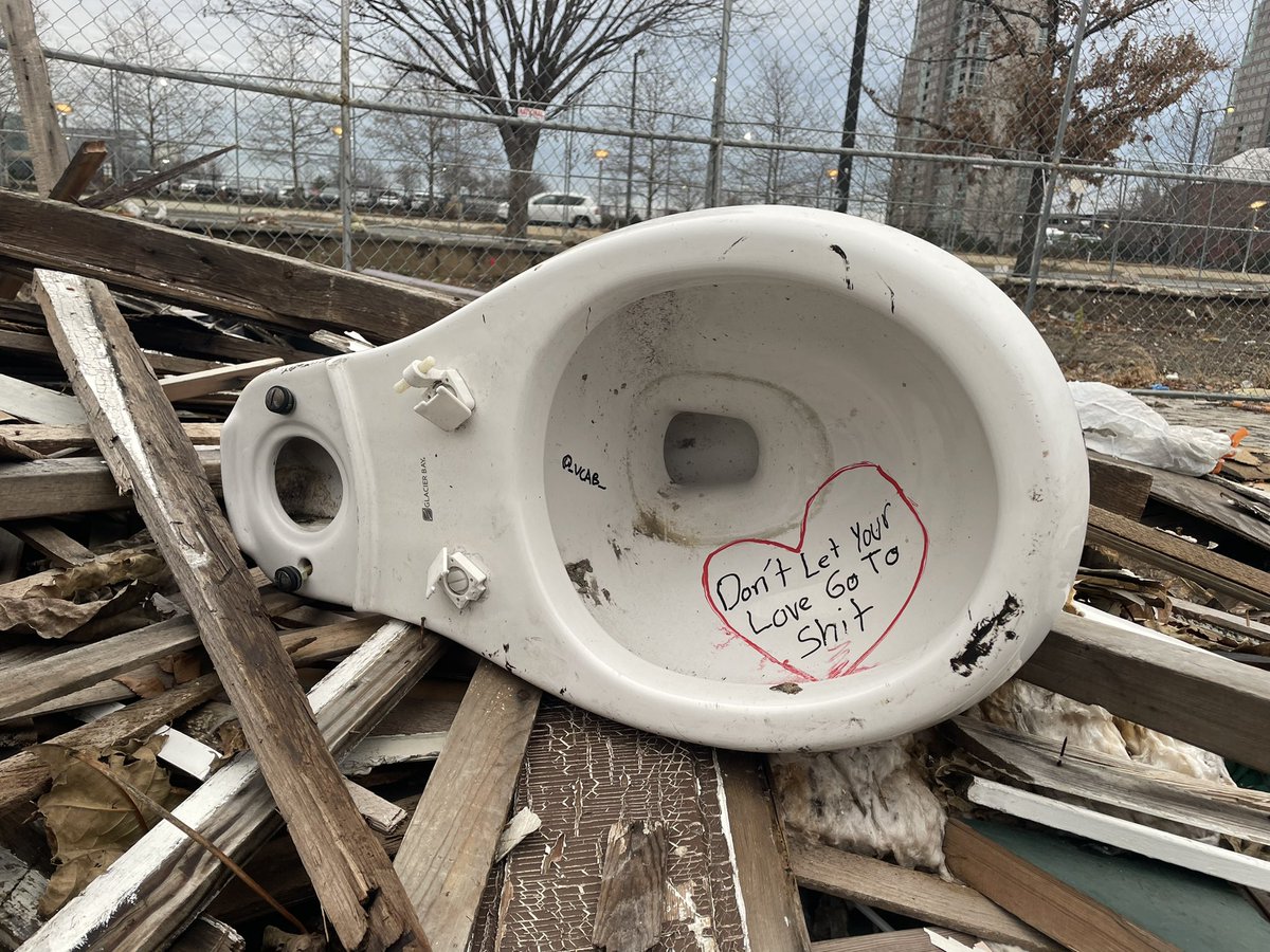 #trashfind of the day: Don’t let your love go to shit #goodadvice