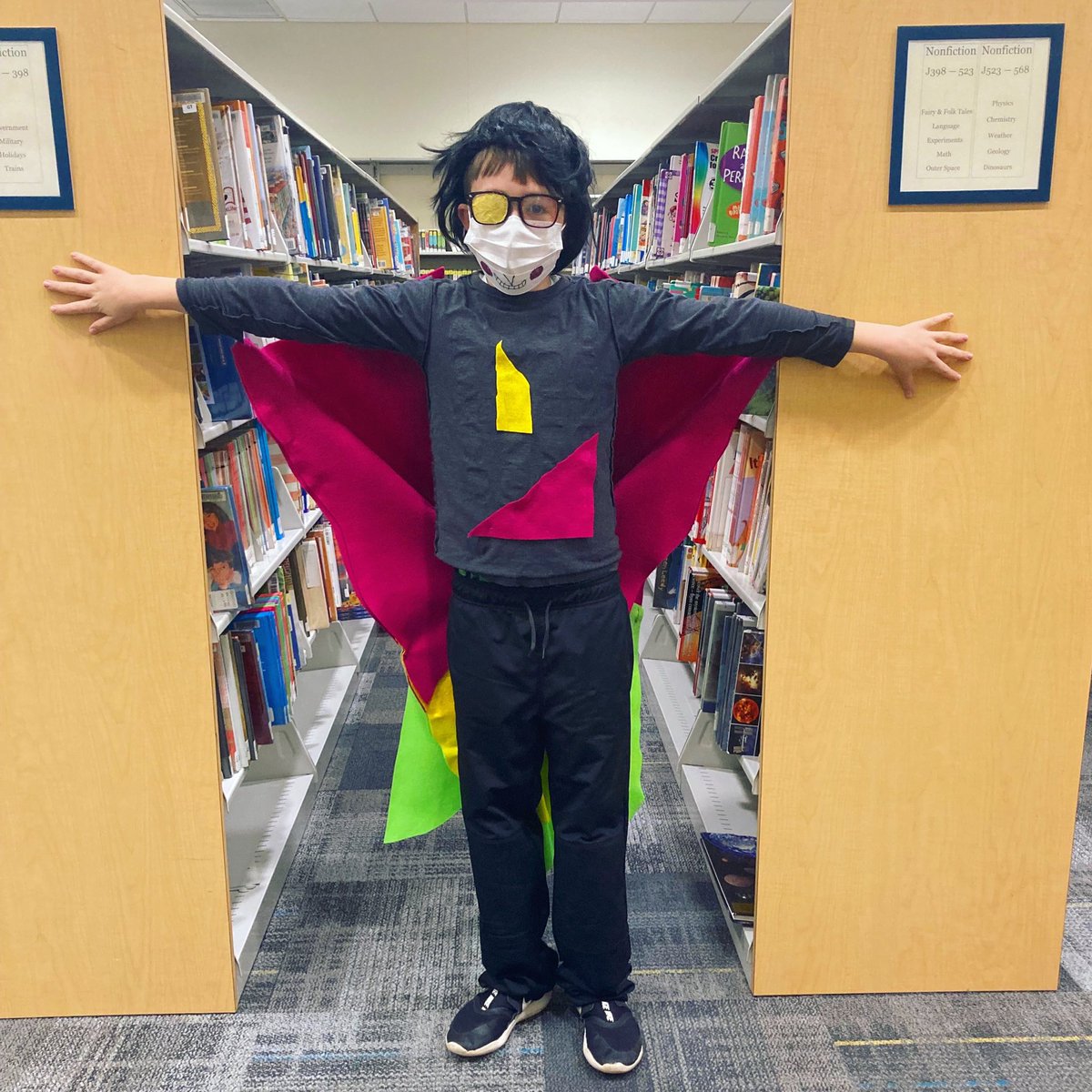 MCPL_Libraries's tweet photo. #MoComCon may be virtual but you can still #cosplay at home! Luke stopped by the library dressed as #Spamton from #Deltarune. Super cool! #videogamecosplay  https://t.co/0C4cfEukRm https://t.co/xKwaIDMGRk