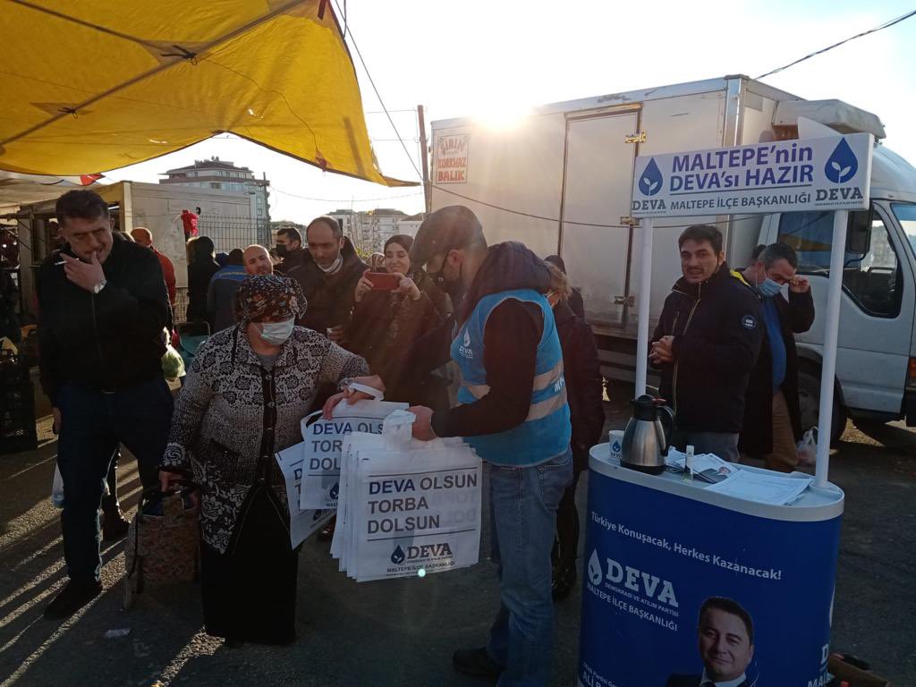 devateskilat34's tweet photo. MALTEPE İLÇENİN DEVA’sı DEVA PAZARDA. Genel Başkan Yardımcımız Sayın Elif ESEN Başkanımız ile pazarın nabzını ölçtüler ve Deva olmak adına elele verdiler @elifesendeva @drerhanerol @avmdemiral @devateskilat34 💧🌱 https://t.co/ru8dmUK10g