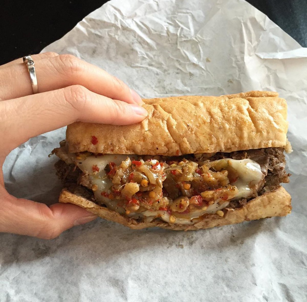 AlsBeef's tweet image. Stop being a window shopper already, just place your order already 📸@VansVentures @alsbeef