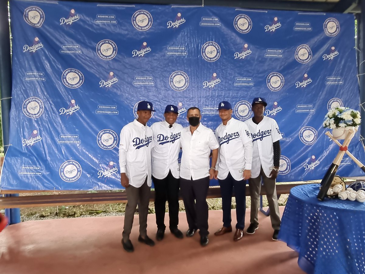 plutarcoperez's tweet photo. Damos gracias a Dios por su gracia, hoy nuestro hijo Jeral ha firmado contrato para jugar béisbol profesional con los Dodgers De Los Angeles. Sacrificios,  dedicación, esfuerzo y la Dirección de Dios. Hijo amado Felicidades y el todopoderoso te guarde y te guíe siempre. Te amo. https://t.co/wWgKsjiD7L