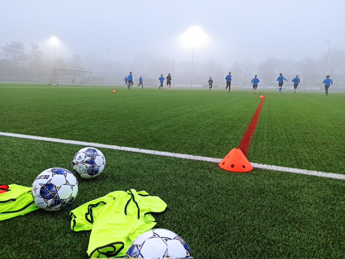 Kop is er weer af! Heerlijk om weer op het veld te staan. ⚽ nu nog wedstrijden spelen...