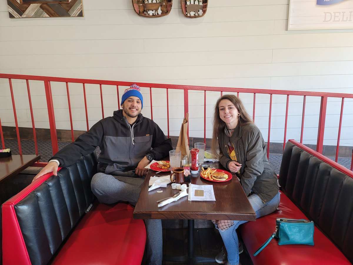 cris_fart's tweet photo. Oh, come on. Who wants to watch a mad scientist use handmade sci-fi tools to take out highly trained alien guards when we can sit here and be a family at Shoney's? https://t.co/vEk0D7PEny