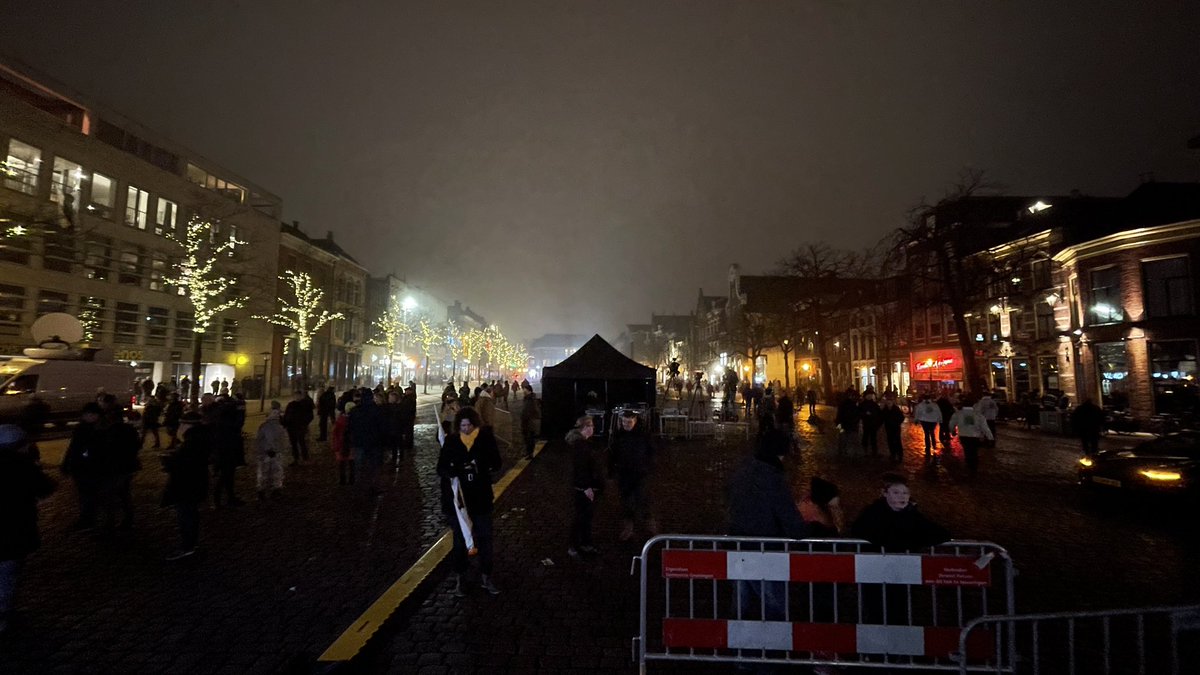 Publiek begint toe te stromen #Fakkeltocht #Groningen #rtvnoord