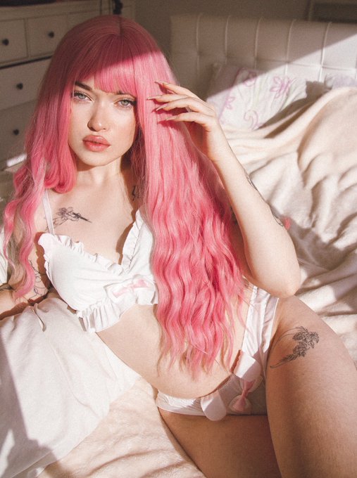 pink 😳 https://t.co/gtxcUedQCB<a href="/tag/halloween"class="tags"><span>#halloween</span></a><a href="/tag/scream"class="tags"><span>#scream</span></a>