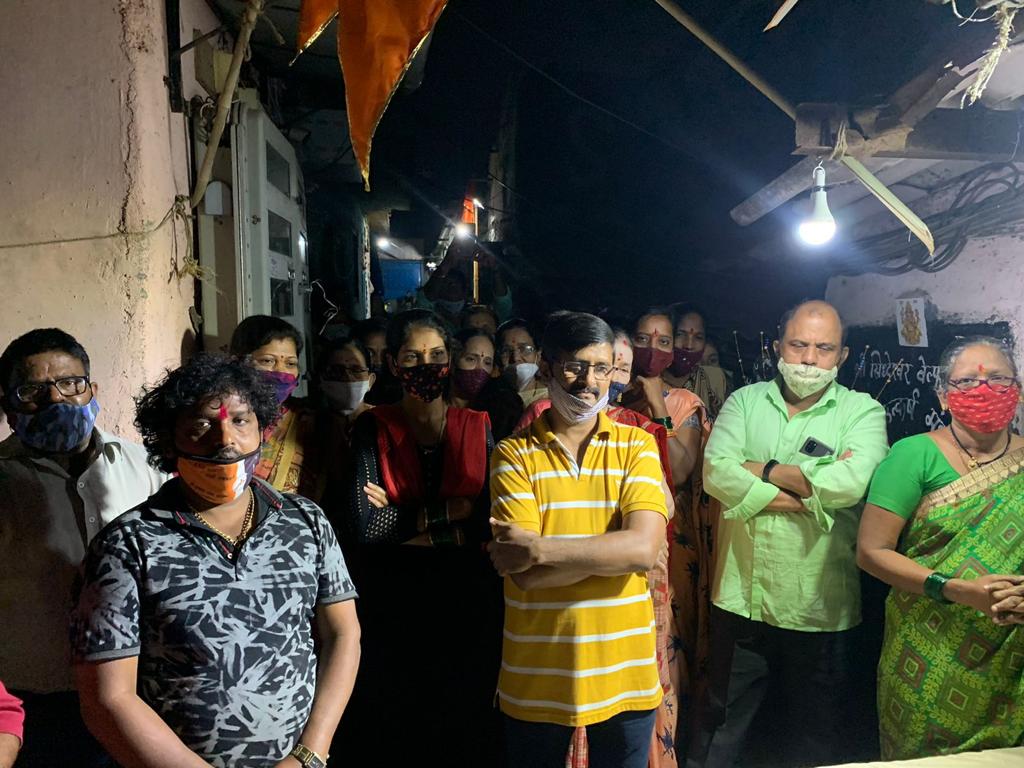 Miudeshpatekar's tweet photo. आपल्या प्रभाग क्रमांक ०४ मधील  सिद्धेश्वर सोसायटी, ज्ञानेश्वर नगर, येथे नगरसेविका सुजाता पाटेकर यांच्या नगरसेविका निधीतून नूतनीकरण करण्यात येणाऱ्या गटारे आणि पॅसेजचा भूमिपूजन सोहळा आज पडला. 
या प्रसंगी डॉ. सिद्धेश पाटेकर, शिवसेना पदाधिकारी, कार्यकर्ते आणि नागरिक उपस्थित होते. https://t.co/pERl2uBhLq
