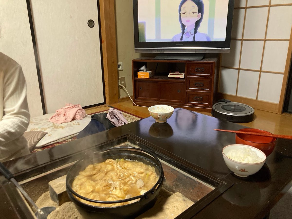 retro_messages's tweet photo. どんど焼き、新しい達磨に目玉入れ。
いよいよ寒く飯が旨い。

スーパーでもデパートでも売ってない
ハレの日しか食べられないりんご飴(姫りんご)
たまにしか食べないから旨いのか…
好きです。 https://t.co/yk4En4Cjan