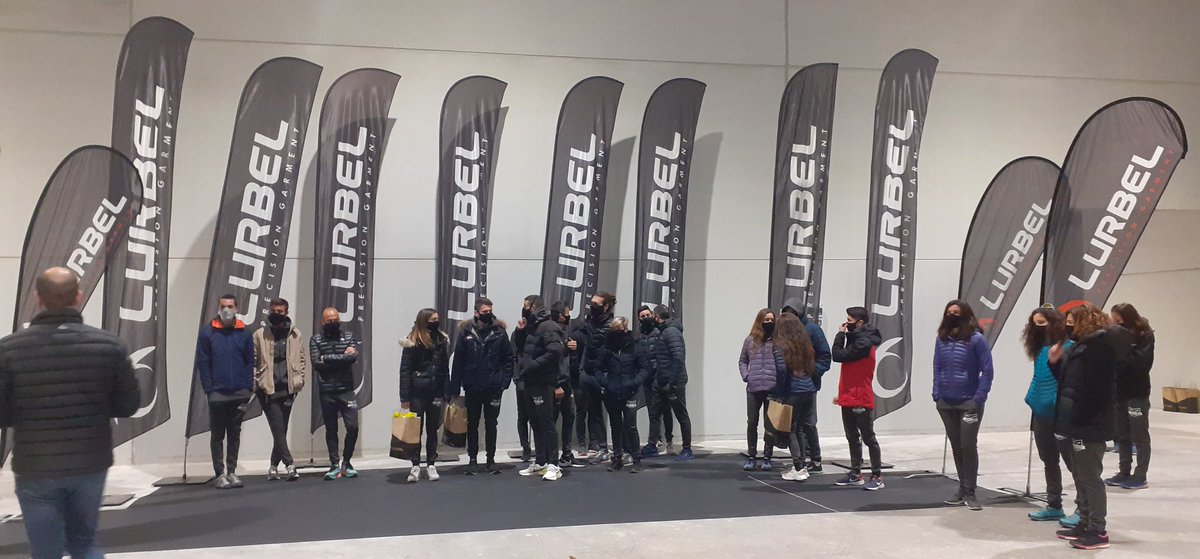 Presentació del @LurbelPG Team BTT i Running a les instal·lacions tèxtils a Ontinyent. Gràcies a l'empresa Lurbel per l'aposta per l'esport i pel <a href="/TextilOntinyent/">Tèxtil Ontinyent</a>!  Molta sort per a la temporada! Ens donareu moltes alegries!