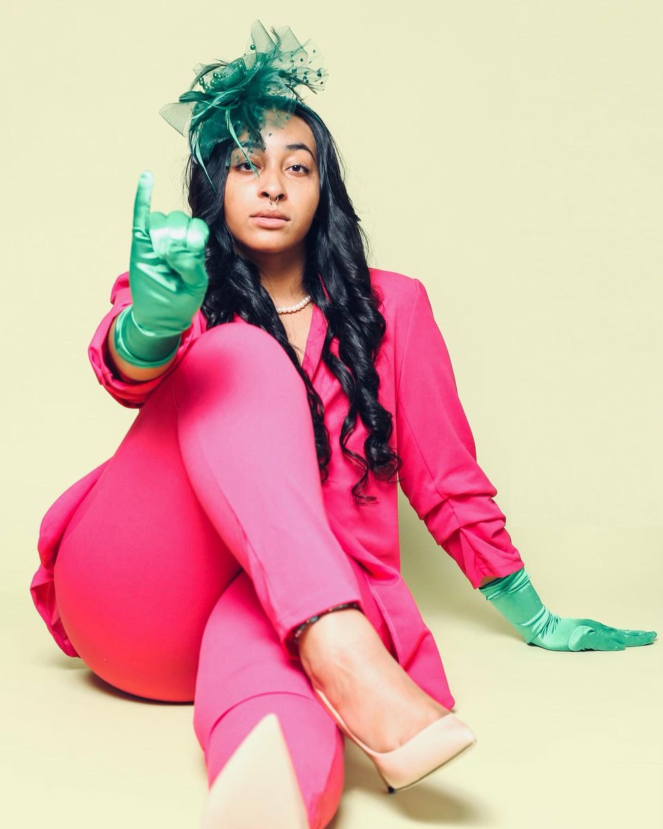 Starrishh's tweet photo. When you know you are great, you have no need to hate. Unbothered since 1908 💅 HAPPY FOUNDERS 💕💚to me and my sisters https://t.co/HnjAYT8kWY