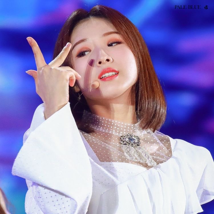 LEADERARCHIVES's tweet image. [ #HASEUL &amp;amp; #JIU ] 

female visuals on stage &amp;lt;3