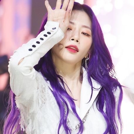 LEADERARCHIVES's tweet image. [ #HASEUL &amp;amp; #JIU ] 

female visuals on stage &amp;lt;3