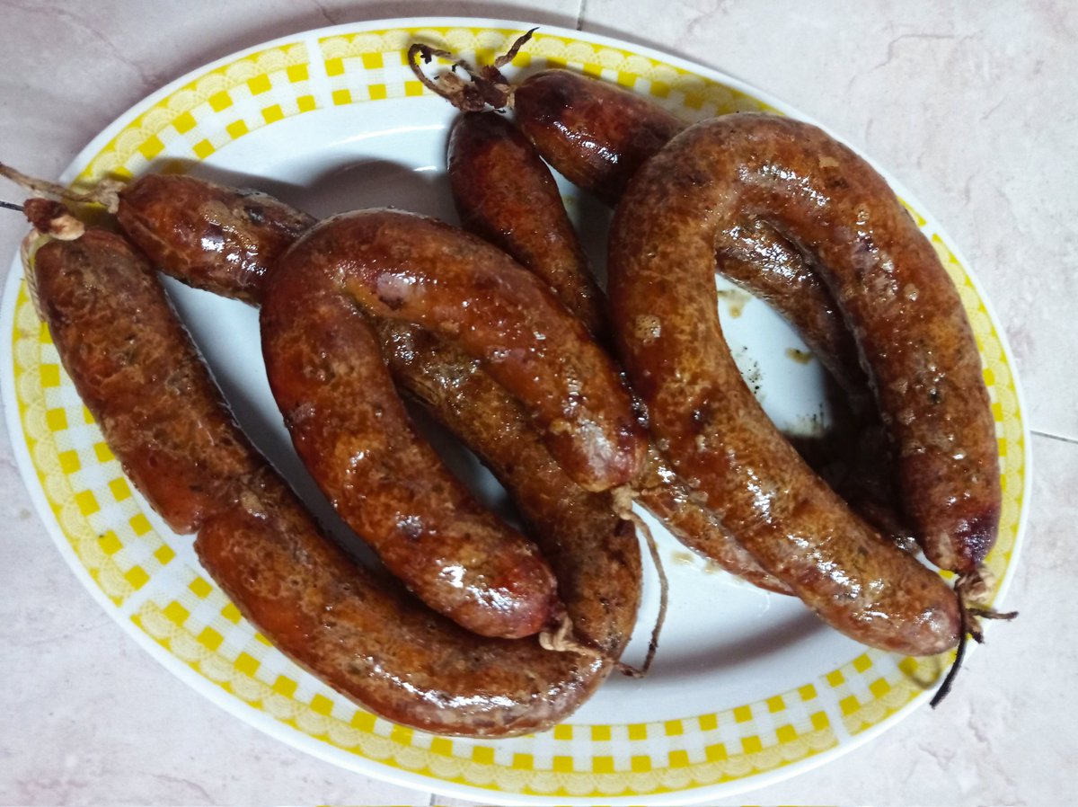 PaulaSerpa7's tweet photo. Trás-os-Montes numa mesa açoreana 😍🍽️ #Gastronomia #trasosmontes #comidatransmontana #enchidos #mesaportuguesa #Portugal https://t.co/9elMP7hN6t