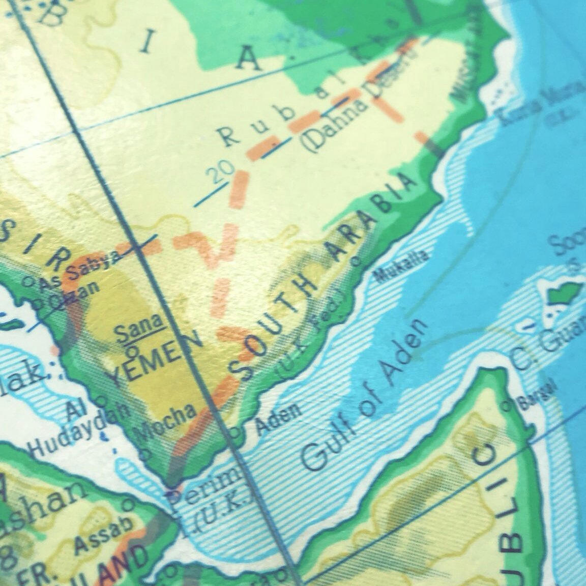just_content_'s tweet photo. @AsherOrkaby @RepRoKhanna @jami_taylor @ThomasPogge Been listening nearly an hour into your discussion.
#Solution just FREE #SouthYemen (aka #SouthArabia)

South will annex redsea coast. Houthis won't be able to bring rockets in to launch at shipping lanes or over borders... Border will be guarded by South manpower from with KSA https://t.co/5gRK4rX3Er