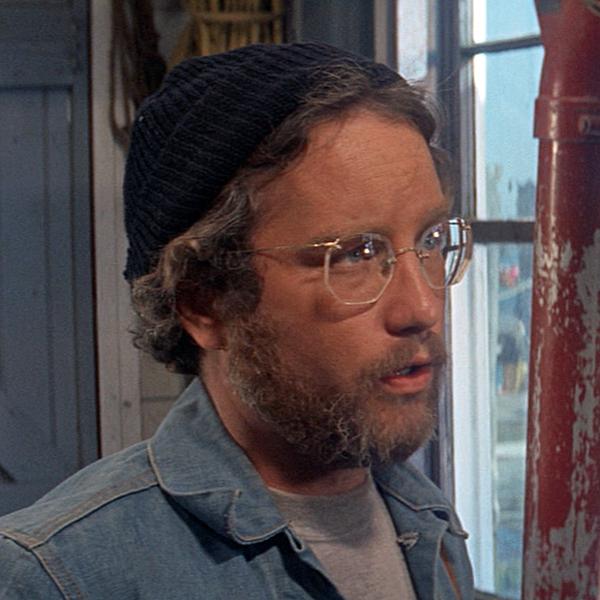 thedailyjaws's tweet image. Which hat did Hooper wear best in #Jaws? Like for the one on the left, retweet for the one on the right #NationalHatDay 🎩