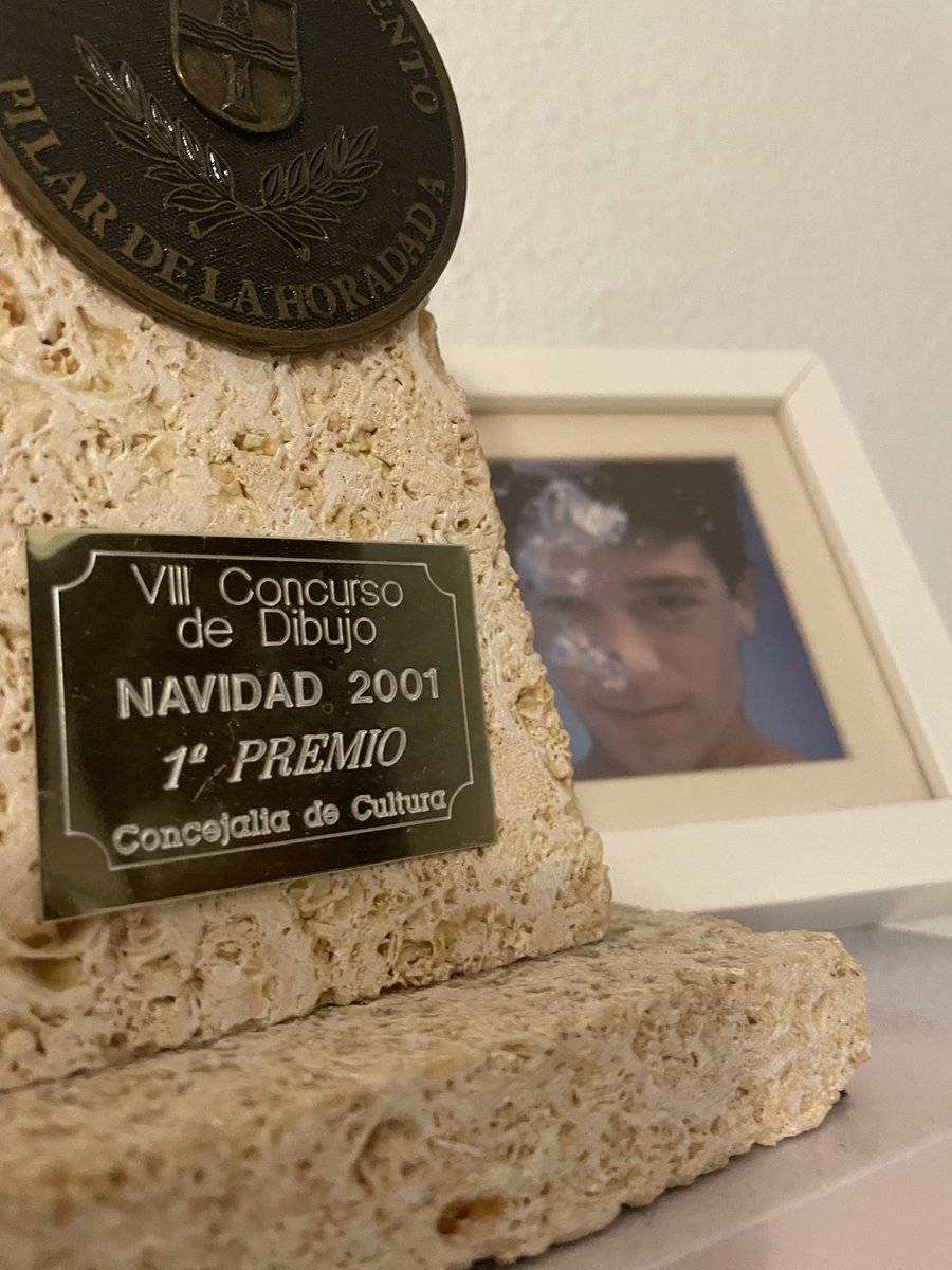 Mi novio ganando premios en el 2001 y y yo con 1 añito de vida JAJAJ 👶🏽