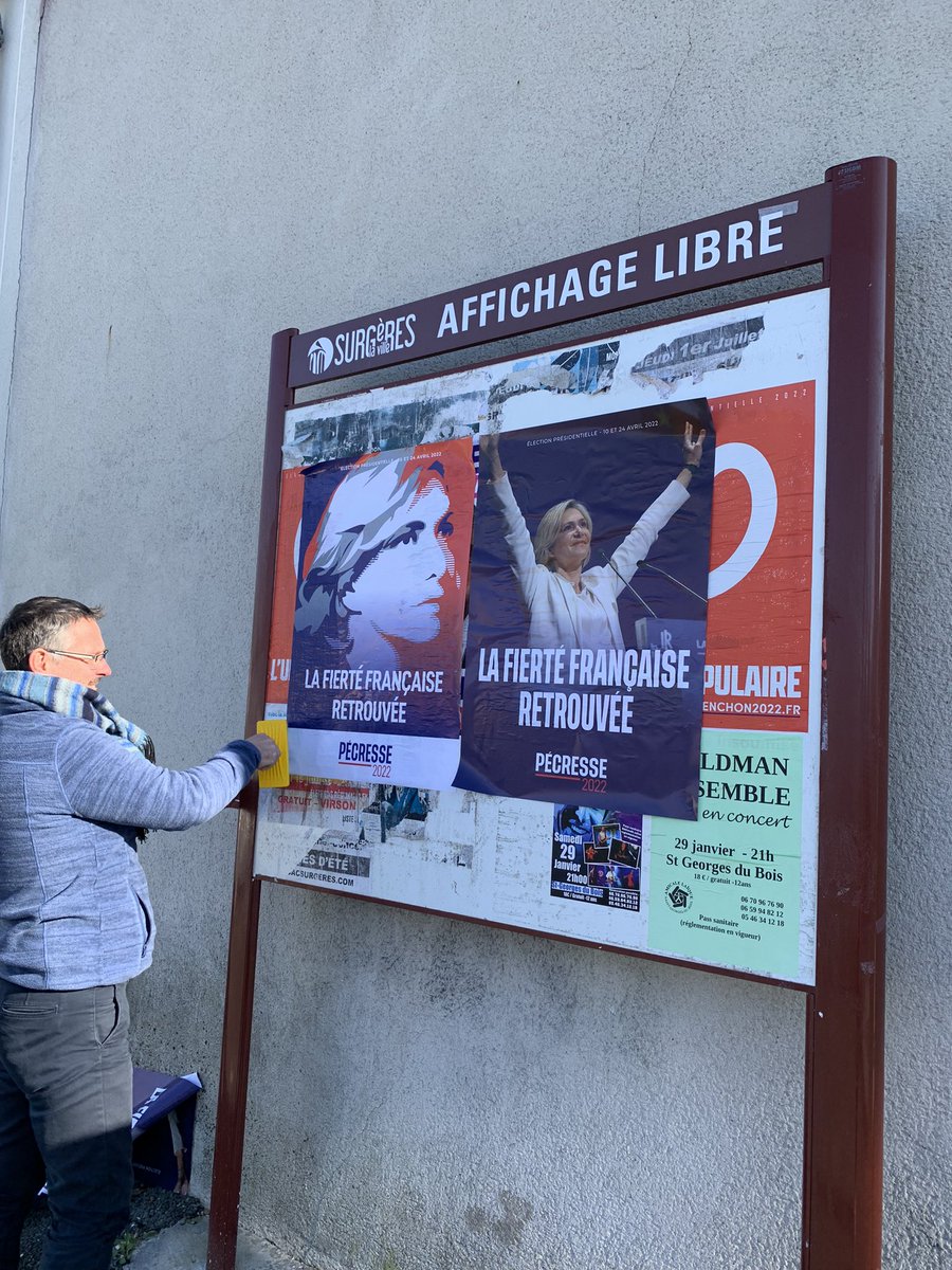 labiche_david's tweet photo. Il fallait effectivement se couvrir ce matin 😁 avec une bonne écharpe et une bonne colle c’est parti pour coller les affiches de Valérie Pécresse sur notre territoire. Fier de notre candidate fier du travail et de la campagne qu’elle mène. @vpecresse #Pecresse2022  @avecValerie https://t.co/4wtH8hYYd5