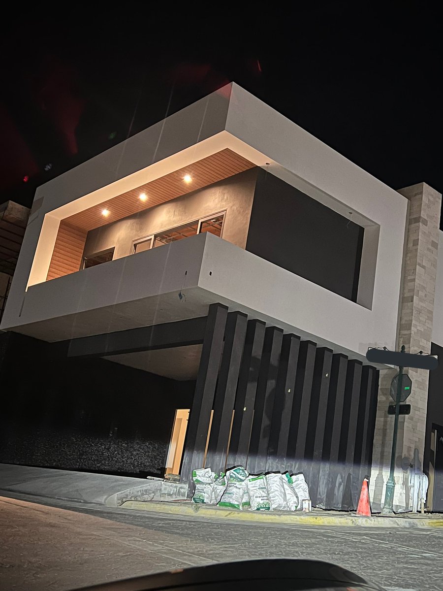 barcagameryt's tweet photo. Wey me encontré la casa de “Cómo hacer casa moderna en Minecraft” JAJAJAJA https://t.co/YWAHR91Qjl