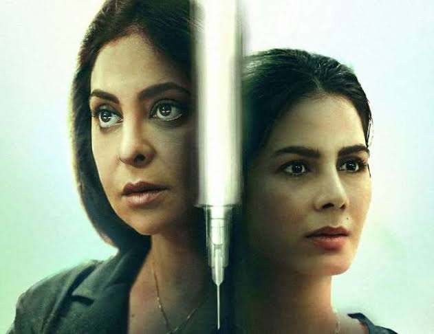 ANIRBANSANYAL3's tweet photo. Great performance by this duo. Everything was great. hats off !! But my favourite as always @ShefaliShah_ you just stole my heart .how can you change your scale from the last Lear to DDD to human ! No offense but mam in case of acting ? Are you a human? Love from Kolkata ❤️❤️ https://t.co/nAGYX7wvWl