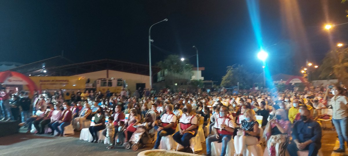 GabancitodeOro's tweet photo. Desde #Barinas la vigésima tercera edición del festival infantil #GabancitodeOro. Lleno total! https://t.co/8Bik6sc6U2