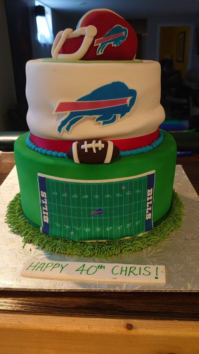 bosakstyl's tweet photo. Been waiting a year to bring my cake back out of the freezer for the playoff run. Sorta.
Still looks as good as it did in 2021.
#teamredhelmet
#notforeating
#art https://t.co/xlVx94Z7P7