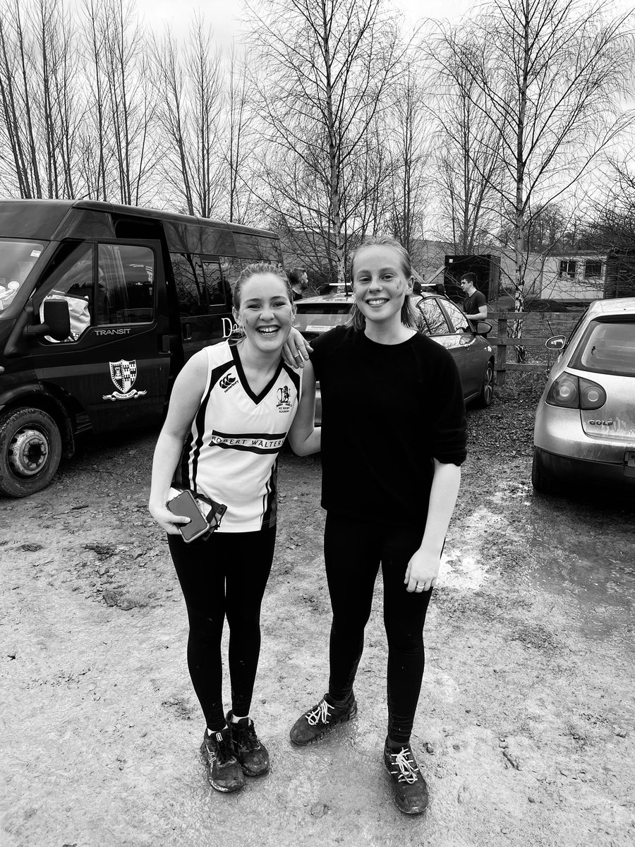tessajohnstone1's tweet photo. 6 mile run today in their ‘paddling pairs’ as Ice Stopped Play… 🛶 so good seeing this bunch of lower 6th be competitive but support each other. Thank you @DauntseysAdEd #DW #devizestowestminster #canoe #adventure #125miles #77portages https://t.co/oC6Sxuw4tb