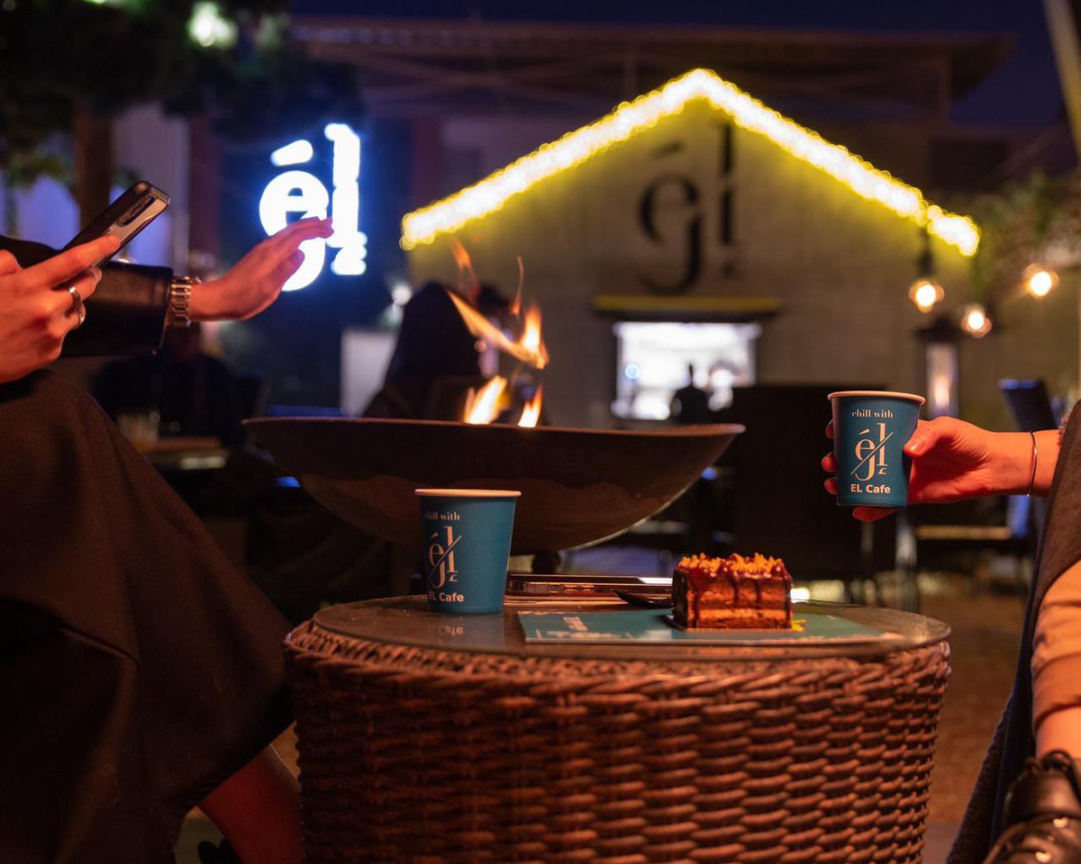 Golden_Places's tweet photo. إل كافيه | El caffe 
قهوة توفر جلسات خارجيه رائعه مع هويتهم الشتويه الجديده 🤩❄️
📍الرياض https://t.co/5T9OiR6Fyl
