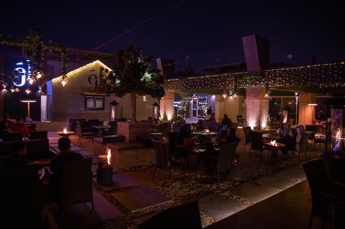 Golden_Places's tweet photo. إل كافيه | El caffe 
قهوة توفر جلسات خارجيه رائعه مع هويتهم الشتويه الجديده 🤩❄️
📍الرياض https://t.co/5T9OiR6Fyl